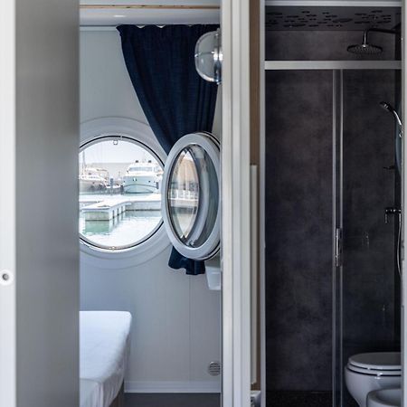 Marina Del Gargano Houseboat Hotel Manfredonia Bagian luar foto