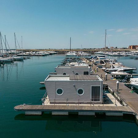 Marina Del Gargano Houseboat Hotel Manfredonia Bagian luar foto