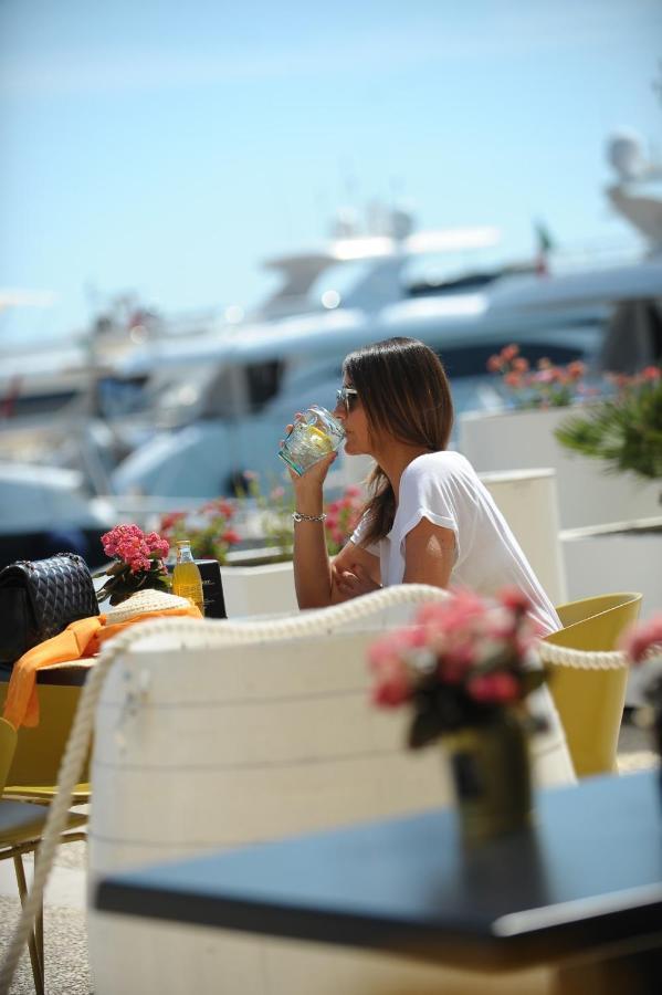 Marina Del Gargano Houseboat Hotel Manfredonia Bagian luar foto