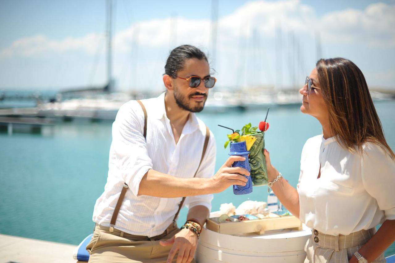 Marina Del Gargano Houseboat Hotel Manfredonia Bagian luar foto