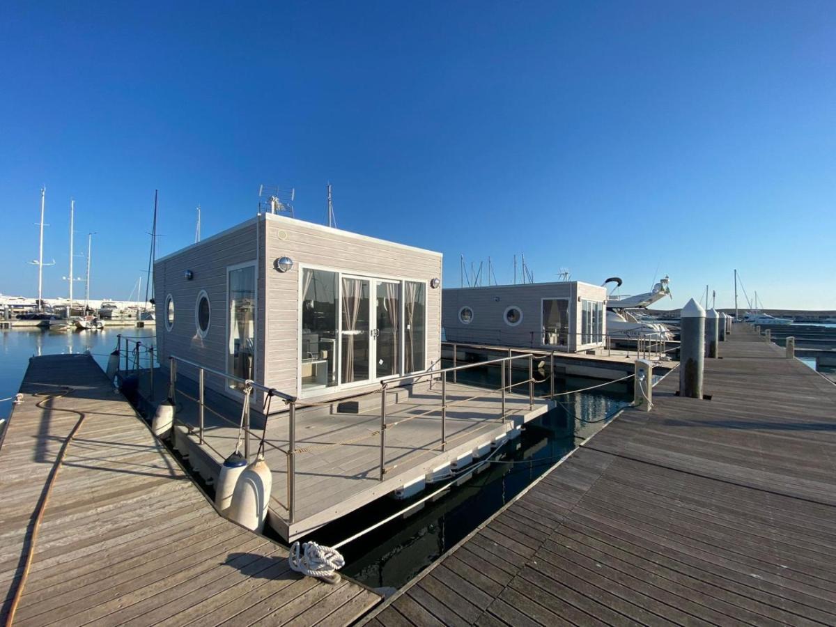 Marina Del Gargano Houseboat Hotel Manfredonia Bagian luar foto