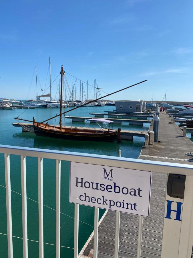 Marina Del Gargano Houseboat Hotel Manfredonia Bagian luar foto