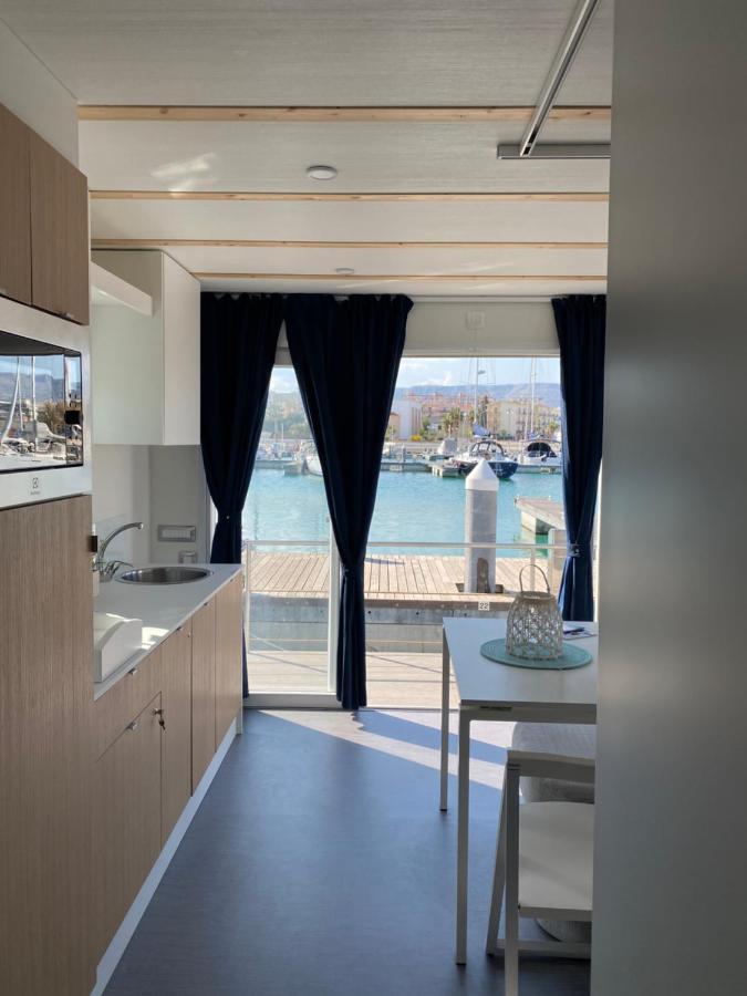 Marina Del Gargano Houseboat Hotel Manfredonia Bagian luar foto