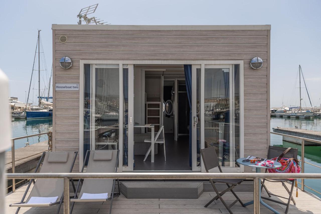 Marina Del Gargano Houseboat Hotel Manfredonia Bagian luar foto