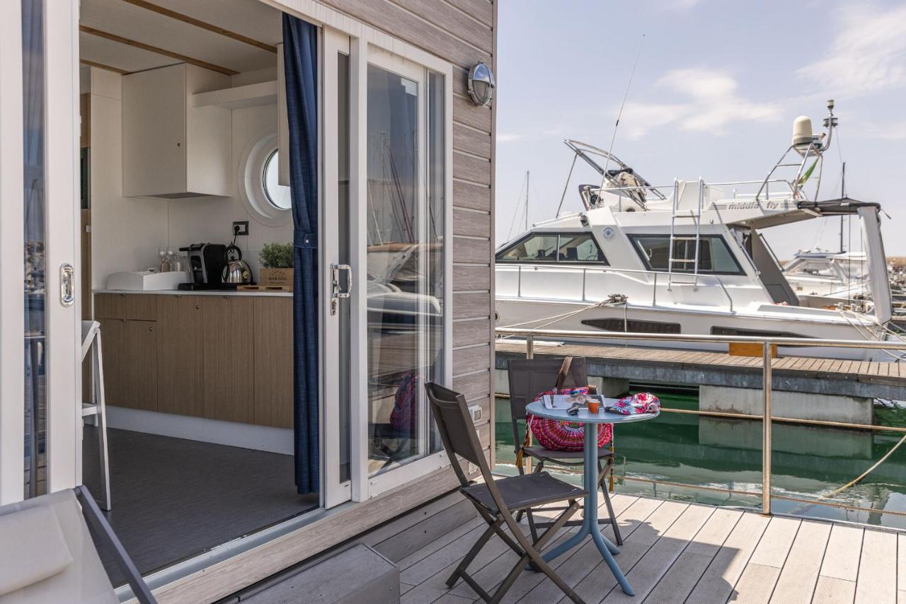 Marina Del Gargano Houseboat Hotel Manfredonia Bagian luar foto