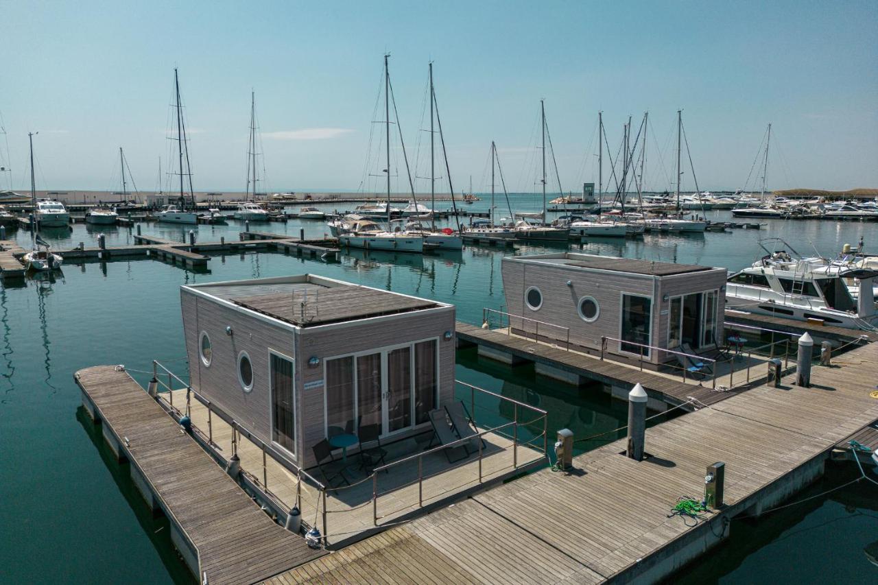 Marina Del Gargano Houseboat Hotel Manfredonia Bagian luar foto