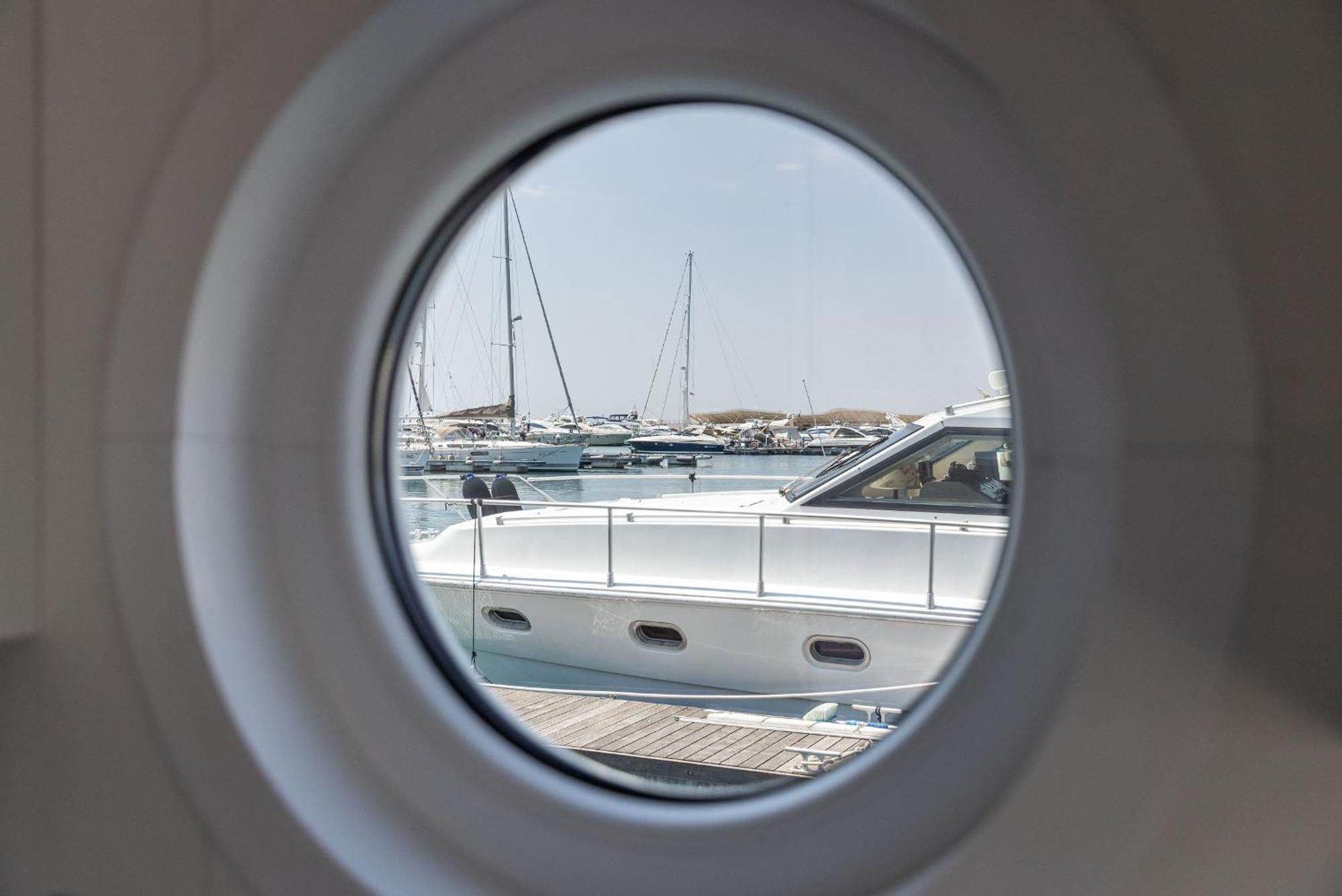 Marina Del Gargano Houseboat Hotel Manfredonia Bagian luar foto