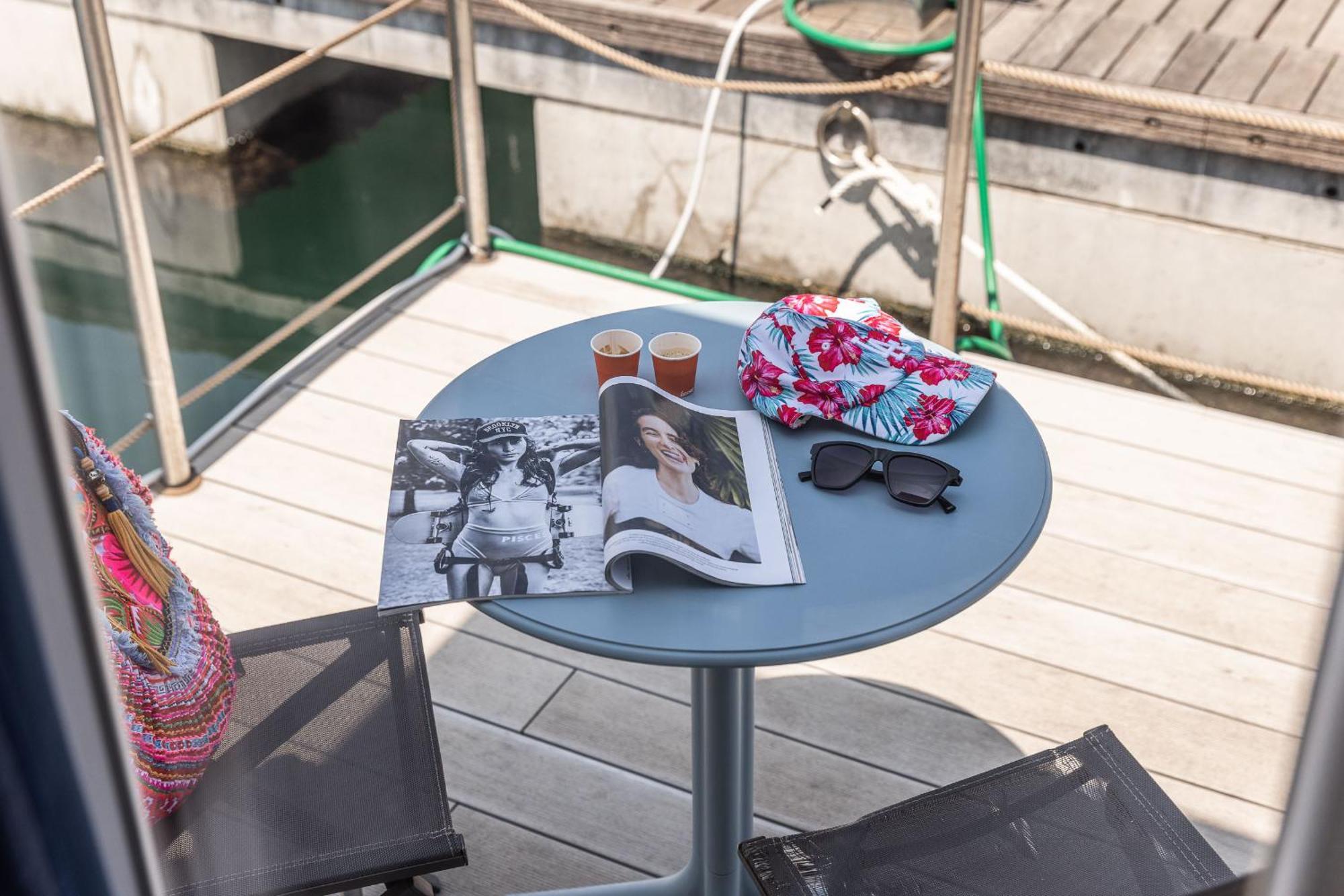 Marina Del Gargano Houseboat Hotel Manfredonia Bagian luar foto