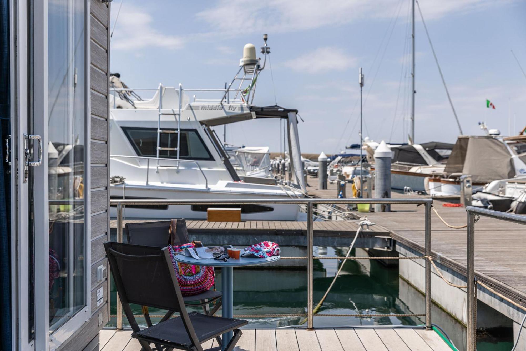 Marina Del Gargano Houseboat Hotel Manfredonia Bagian luar foto