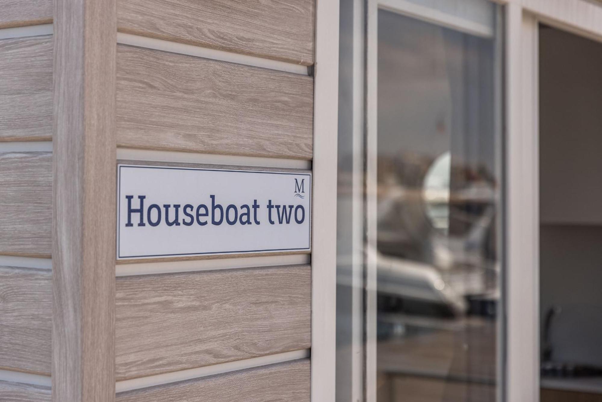 Marina Del Gargano Houseboat Hotel Manfredonia Bagian luar foto