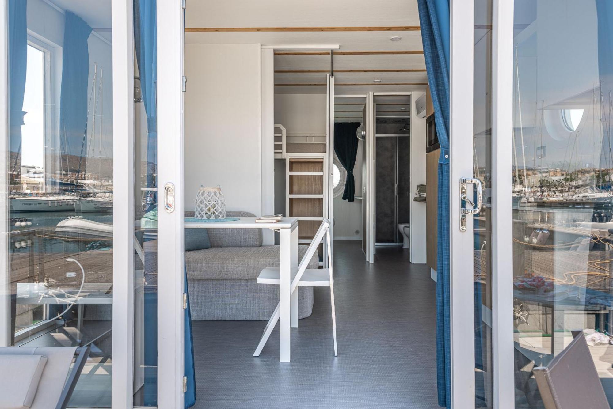 Marina Del Gargano Houseboat Hotel Manfredonia Bagian luar foto