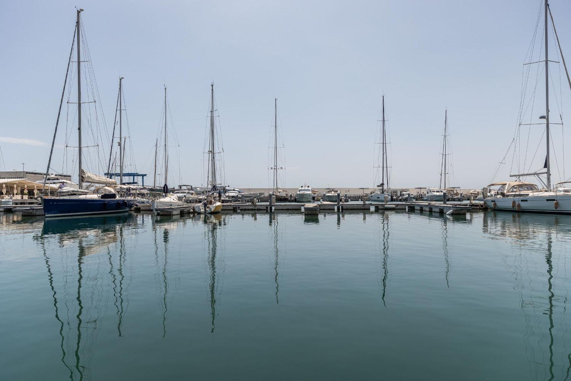 Marina Del Gargano Houseboat Hotel Manfredonia Bagian luar foto